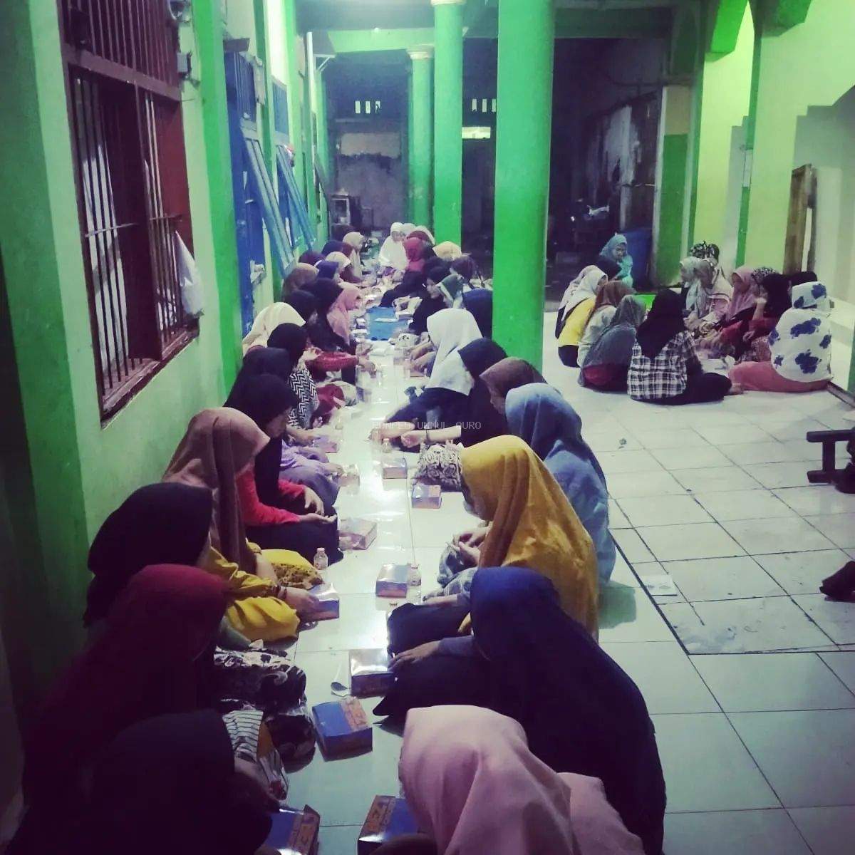 Sahur Bersama Santri